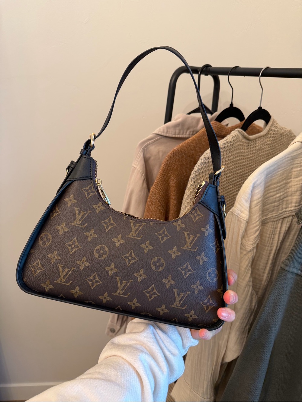 HANDBAG WITH GOLD DETAIL - Picture 3 of 4